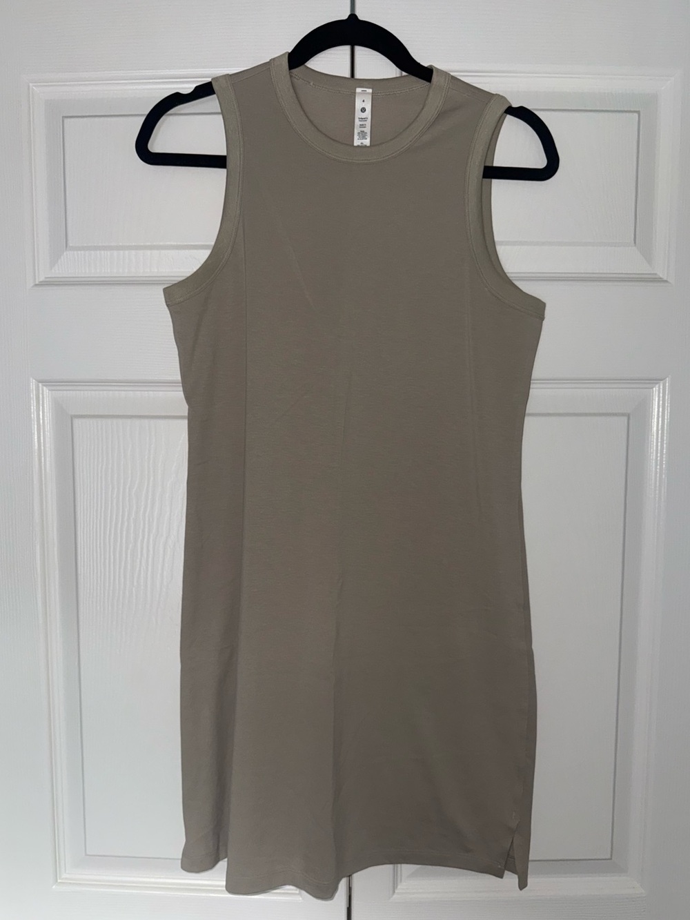 Lululemon classic fit cotton blend dress great condition. Size 4